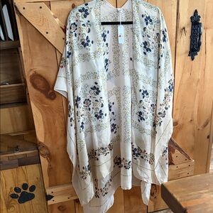 Charming Charlie White and Black Shawl, Medium